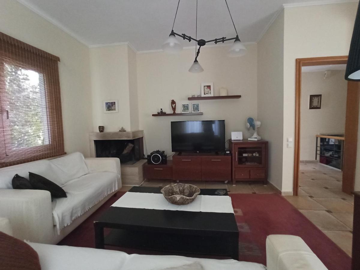 דירות Σπίτι Στο Ρίο Πατρών Με Κήπο - Detached House In Rio With Garden מראה חיצוני תמונה