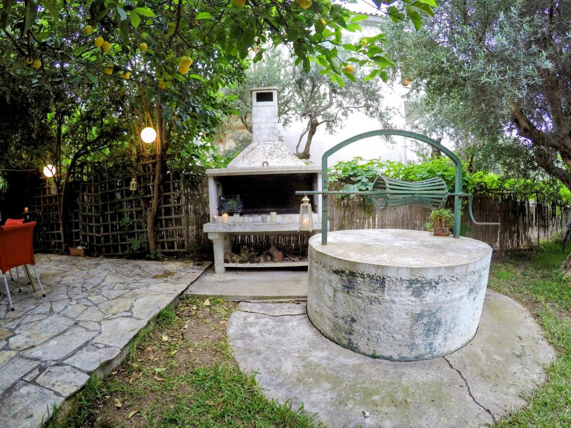 דירות Σπίτι Στο Ρίο Πατρών Με Κήπο - Detached House In Rio With Garden מראה חיצוני תמונה